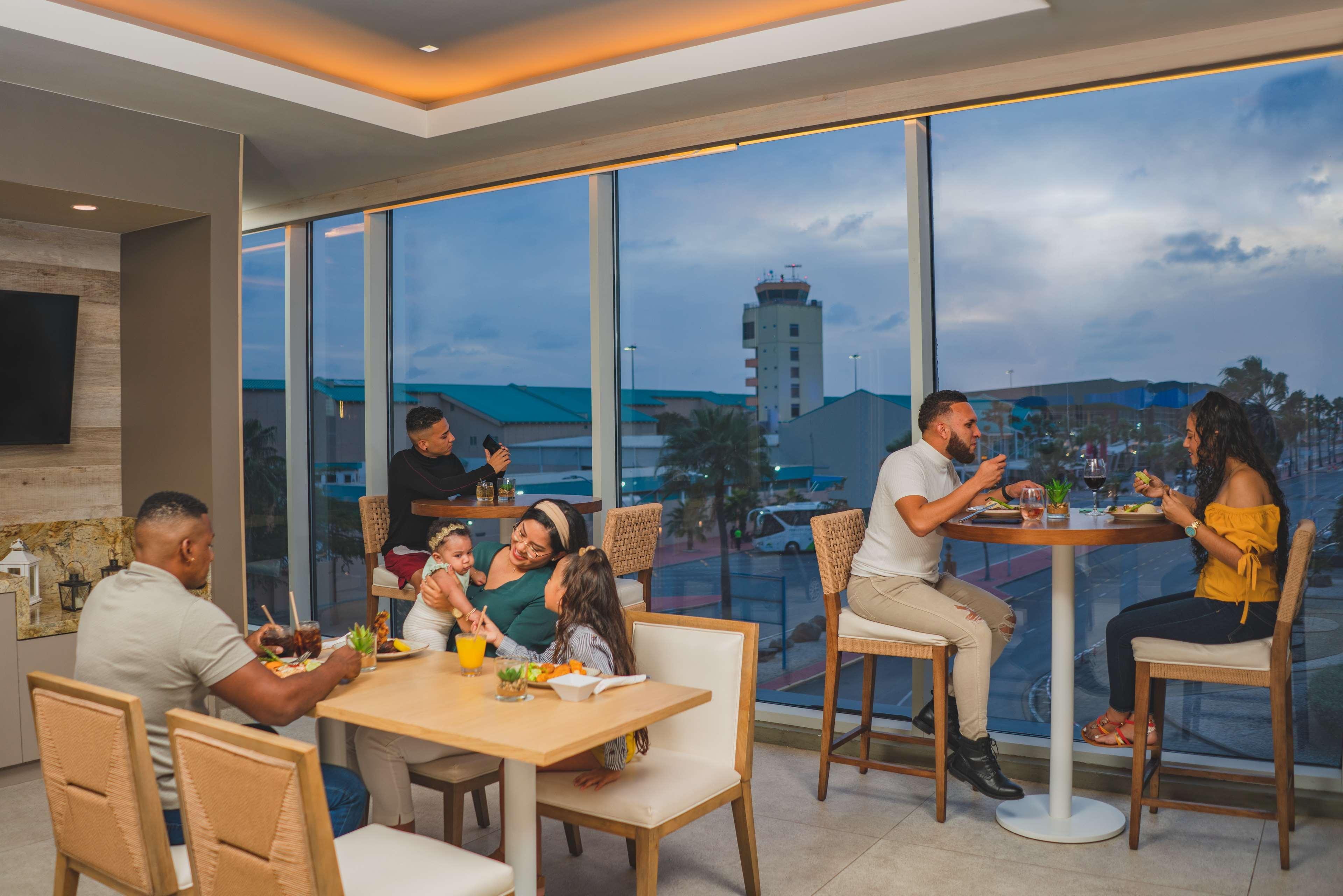 אורנג'סטאד Hyatt Place Aruba Airport מראה חיצוני תמונה
